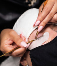 Load image into Gallery viewer, Classic Lash Extensions Training - Accredited by APESEQ